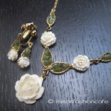 （画像用） 象牙アイボリーのローズ ヒスイの葉ネックレス
