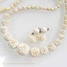 （画像用） 象牙アイボリーのローズ ネックレス＆イヤリングセット
