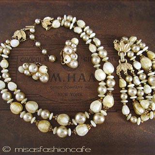 （画像用） Trifari　 トリファリ刻印 パール＆ガラス３点セット