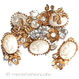 （画像用） バロックパールとRSの花 ブローチ＆イヤリングセット