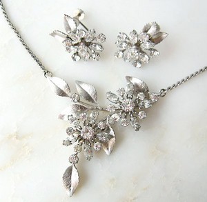 （画像用） ホワイトゴールドKrementz ネックレス＆イヤリングセット