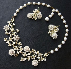 （画像用） お花ネックレス＆イヤリングセット