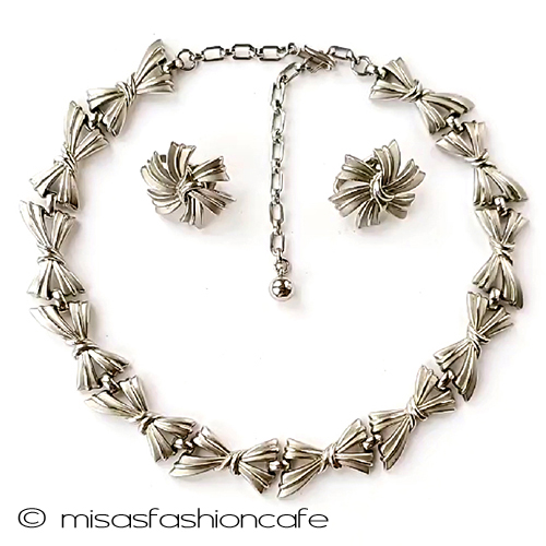 （画像用） ヴィンテージジュエリー トリファリ　銀リボン