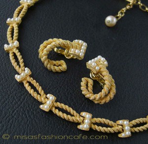 (image for) Antique & Vintage