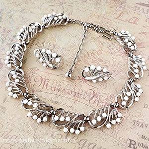 （画像用） Trifari　 トリファリ 白い小花　セット