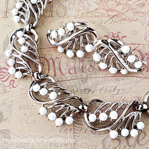 （画像用） Trifari　 トリファリ 白い小花　セット