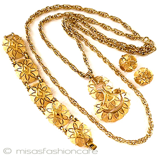 （画像用） Trifari　 トリファリ 花柄２連の３点セット