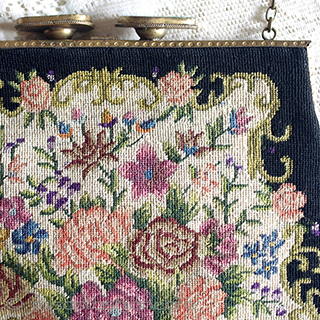 （画像用） アンティークバッグ 天然石と花刺繍プチポアン