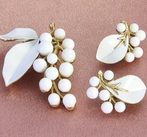 （画像用） クラウンTrifari　 ブローチ・イヤリングセット