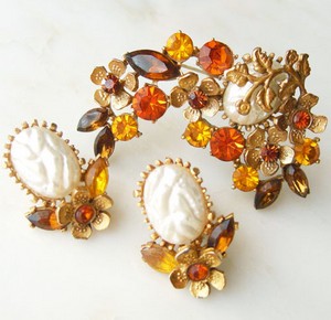 （画像用） バロックパールとお花　 ブローチ・イヤリングセット