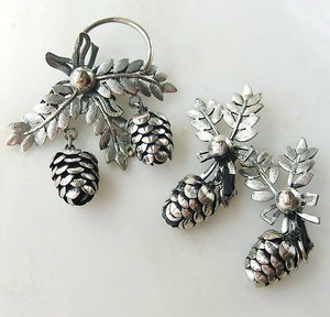 （画像用） どんぐり　 ブローチ・イヤリングセット