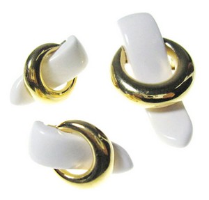 （画像用） クラウンTrifari ブローチ・イヤリングセット