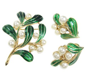 （画像用） クラウンTrifari　 ブローチ・イヤリングセット