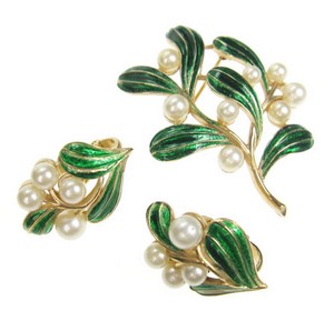 （画像用） クラウンTrifari　 ブローチ・イヤリングセット