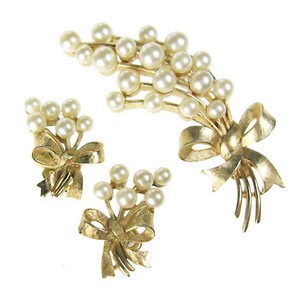 （画像用） クラウンTrifari　 ブローチ・イヤリングセット