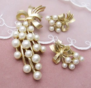 （画像用） クラウンTrifari　 ブローチ・イヤリングセット