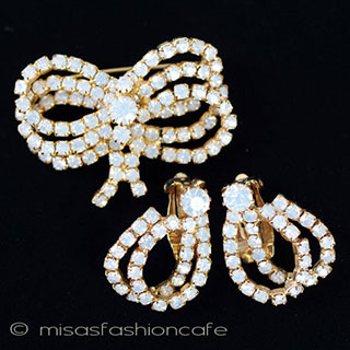 （画像用） ヴィンテージアクセサリー クリスタルのリボン